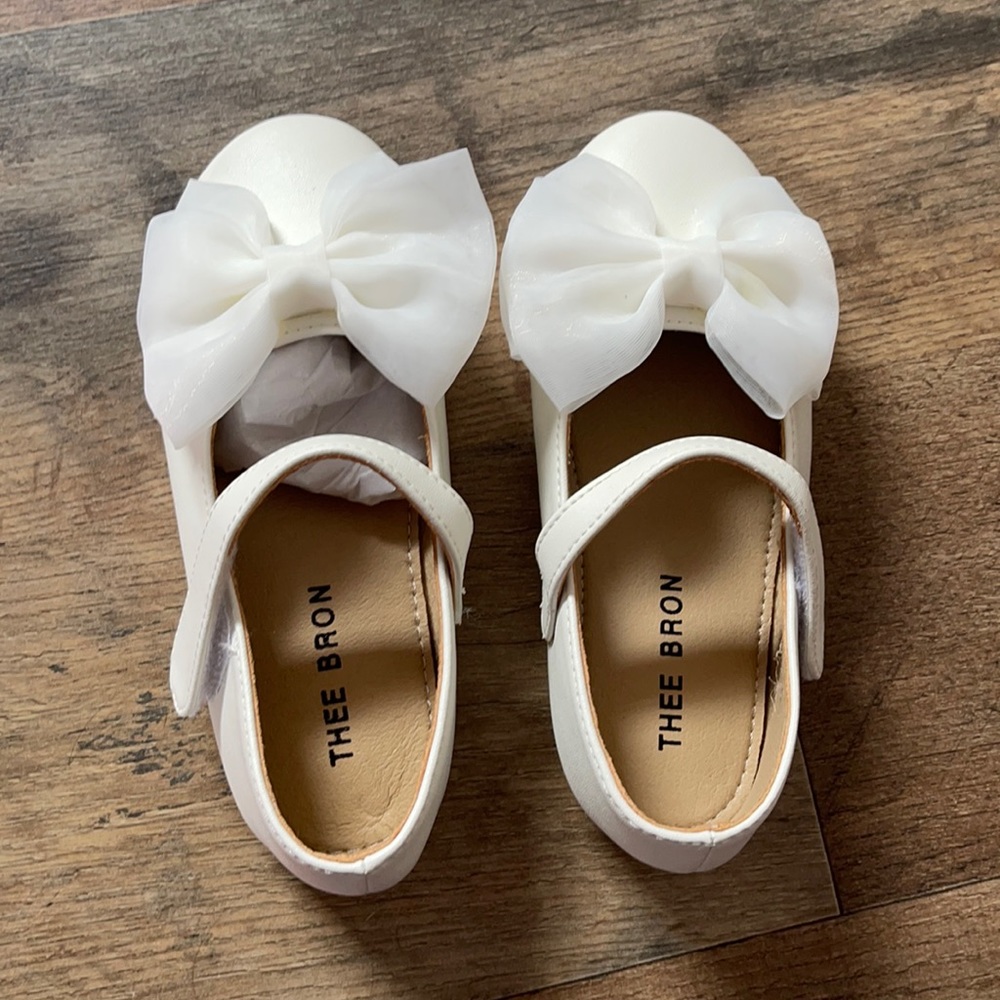 Girls dress shoes.